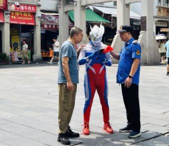 孙悟空”在潮州落网 现场！开元棋牌试玩“奥特曼”“(图3)