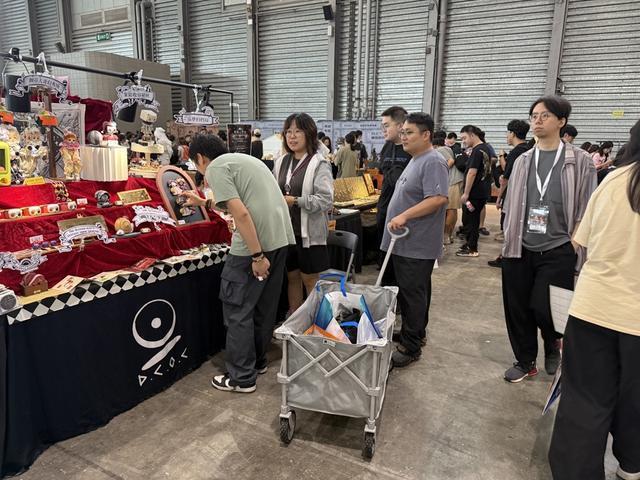 2万人次打卡！“二次元”在这里“买买买”开元ky棋牌申城秋韵｜全球最大规模超1(图1)